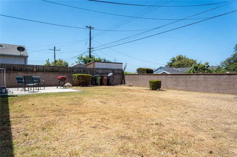 727 S Caswell Compton, CA 90220
