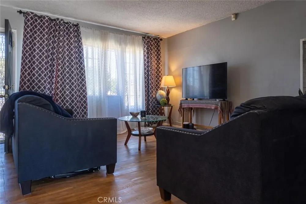 727 S Caswell Compton, CA 90220
