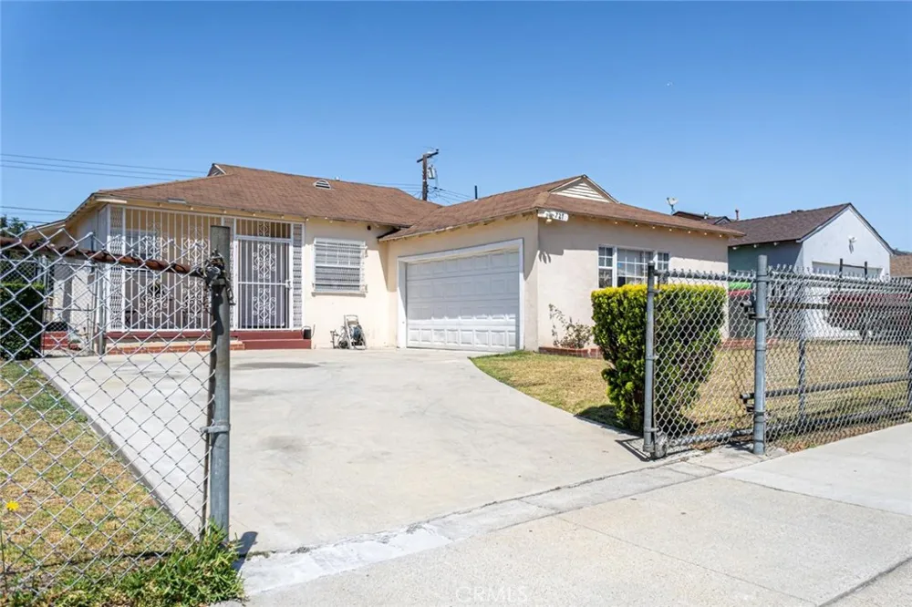 727 S Caswell Compton, CA 90220
