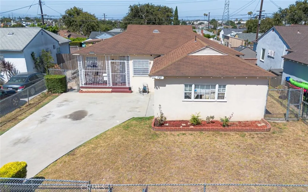 727 S Caswell Compton, CA 90220