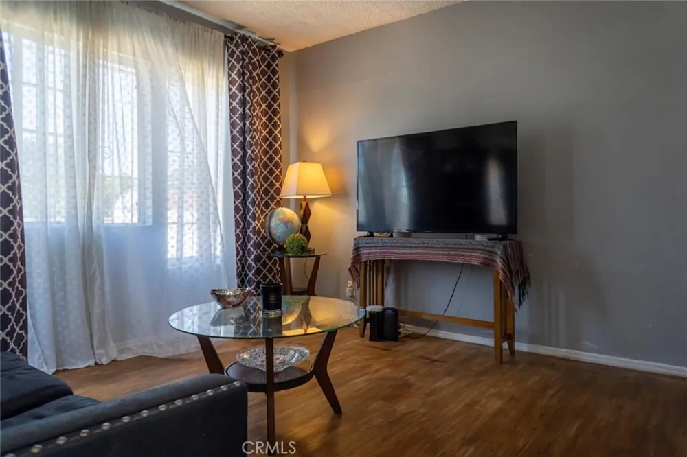 727 S Caswell Compton, CA 90220