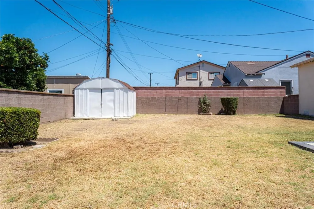 727 S Caswell Compton, CA 90220