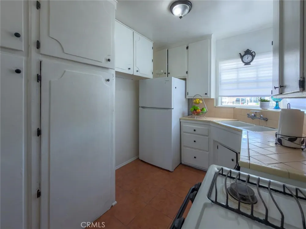 727 S Caswell Compton, CA 90220