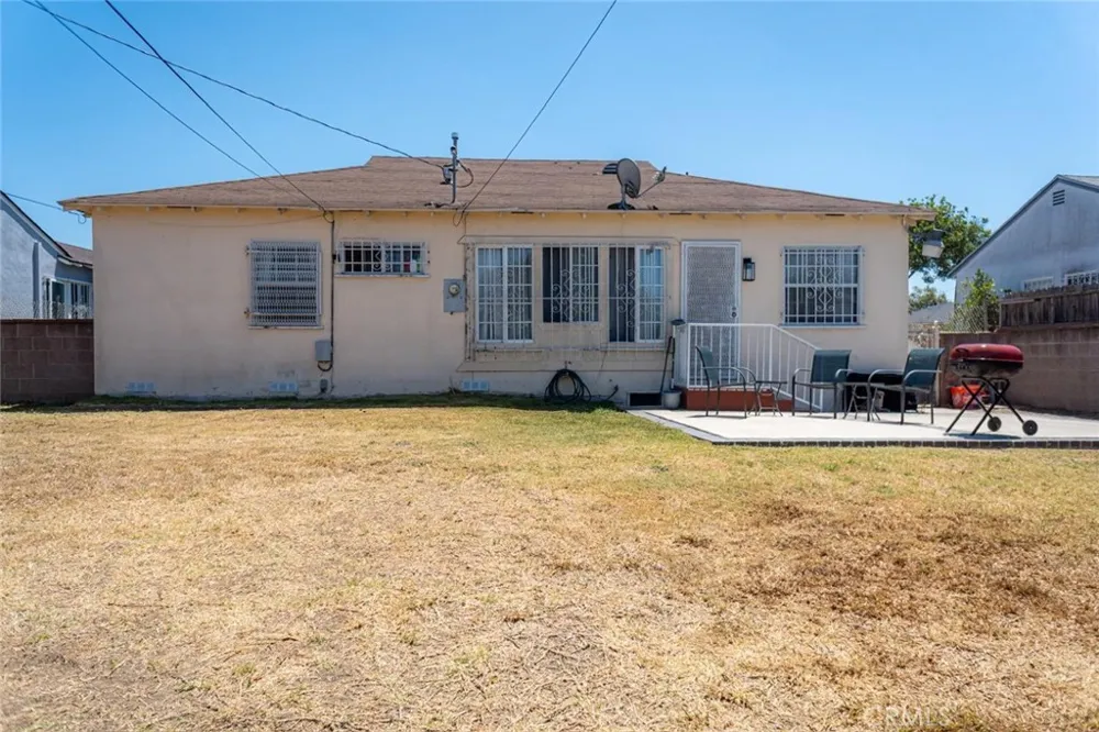727 S Caswell Compton, CA 90220