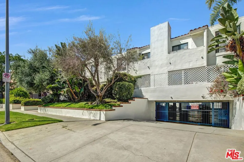 3665 Empire Drive #7 Los Angeles, CA 90034