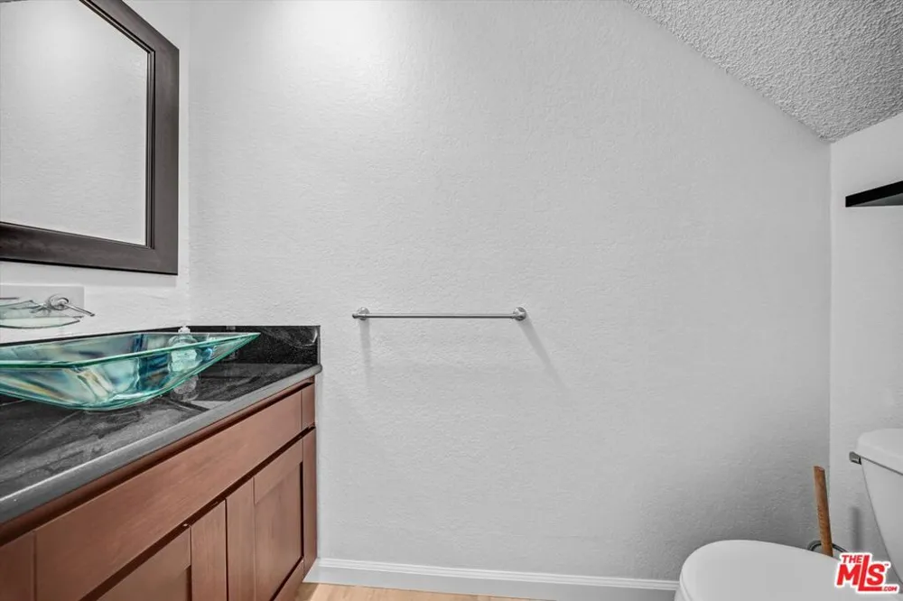 3665 Empire Drive #7 Los Angeles, CA 90034