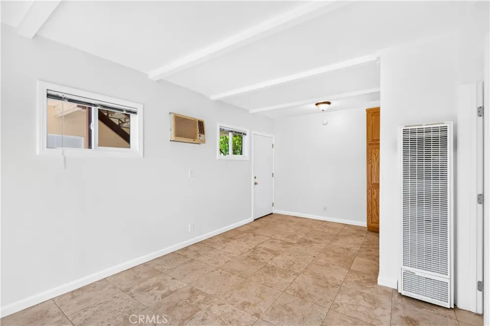 5923 Woodman Avenue Valley Glen, CA 91401