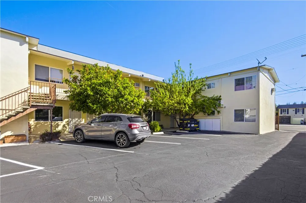 5923 Woodman Avenue Valley Glen, CA 91401
