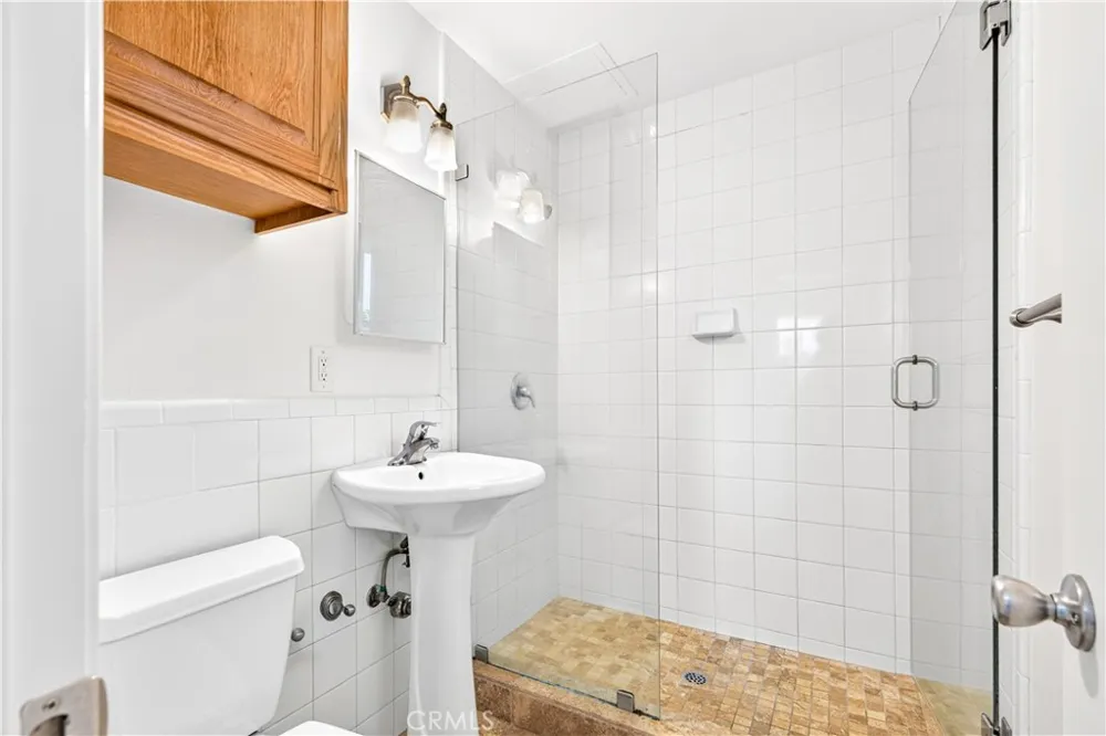 5923 Woodman Avenue Valley Glen, CA 91401