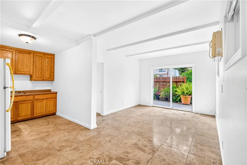5923 Woodman Avenue Valley Glen, CA 91401