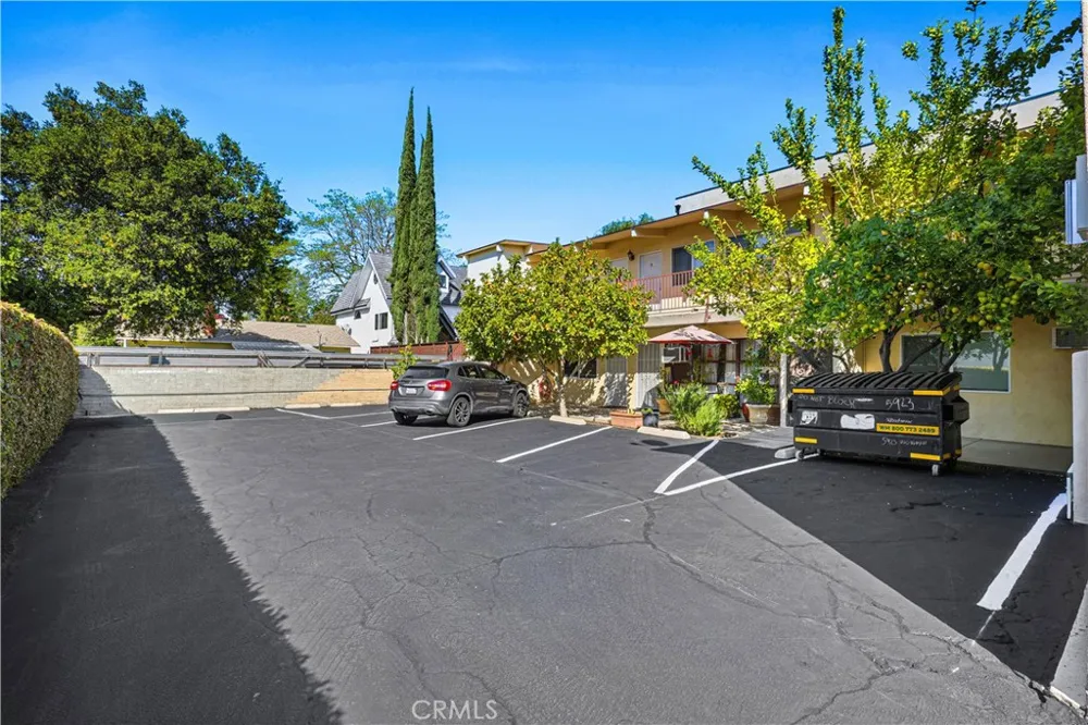 5923 Woodman Avenue Valley Glen, CA 91401
