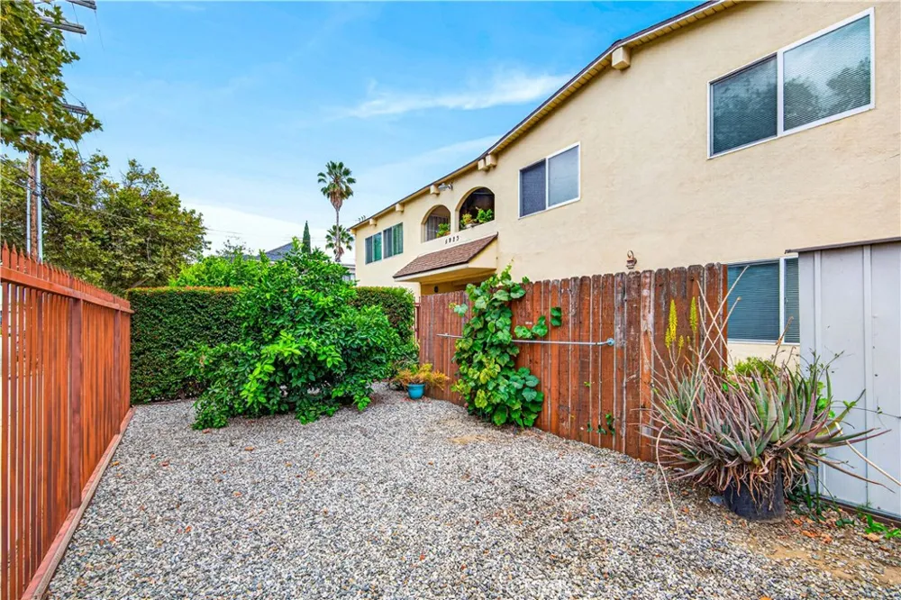 5923 Woodman Avenue Valley Glen, CA 91401