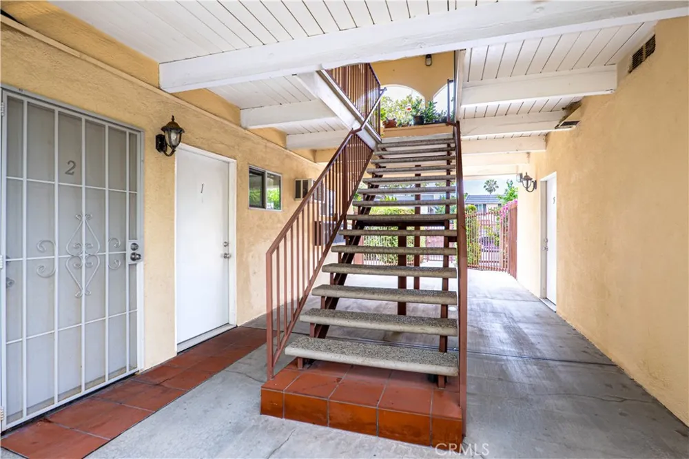 5923 Woodman Avenue Valley Glen, CA 91401
