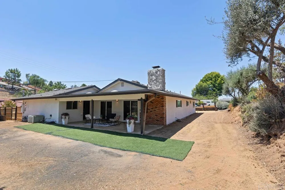 12172 Gay Rio Drive Lakeside, CA 92040