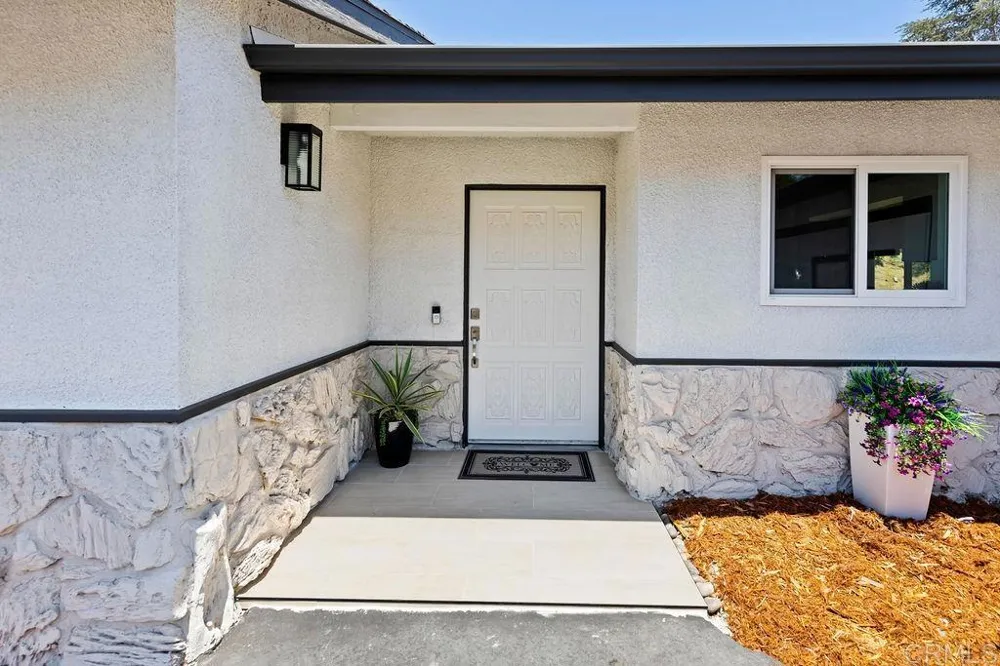 12172 Gay Rio Drive Lakeside, CA 92040