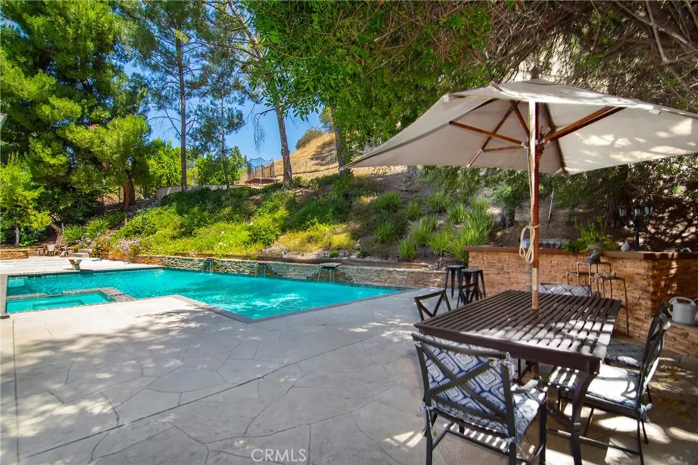 19611 Rosita Street Tarzana, CA 91356