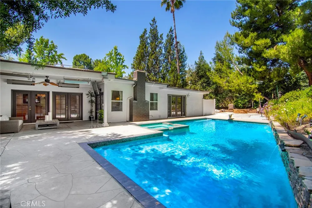 19611 Rosita Street Tarzana, CA 91356