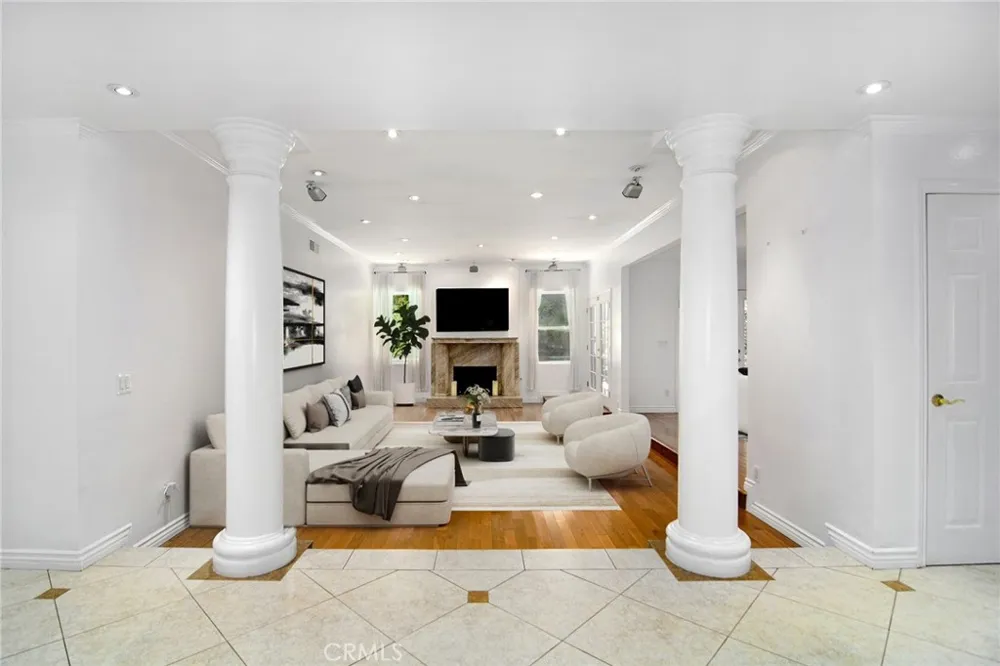 19611 Rosita Street Tarzana, CA 91356