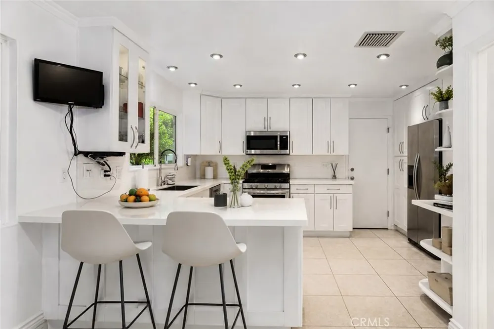 19611 Rosita Street Tarzana, CA 91356