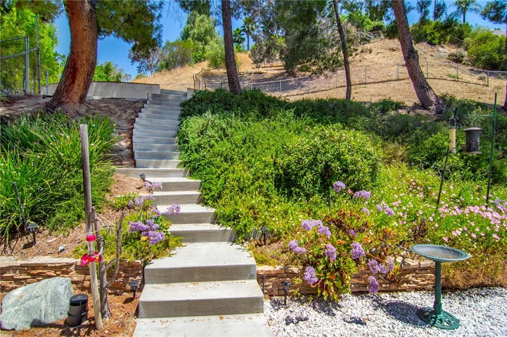 19611 Rosita Street Tarzana, CA 91356