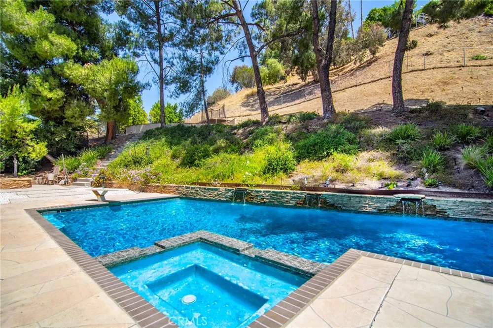 19611 Rosita Street Tarzana, CA 91356