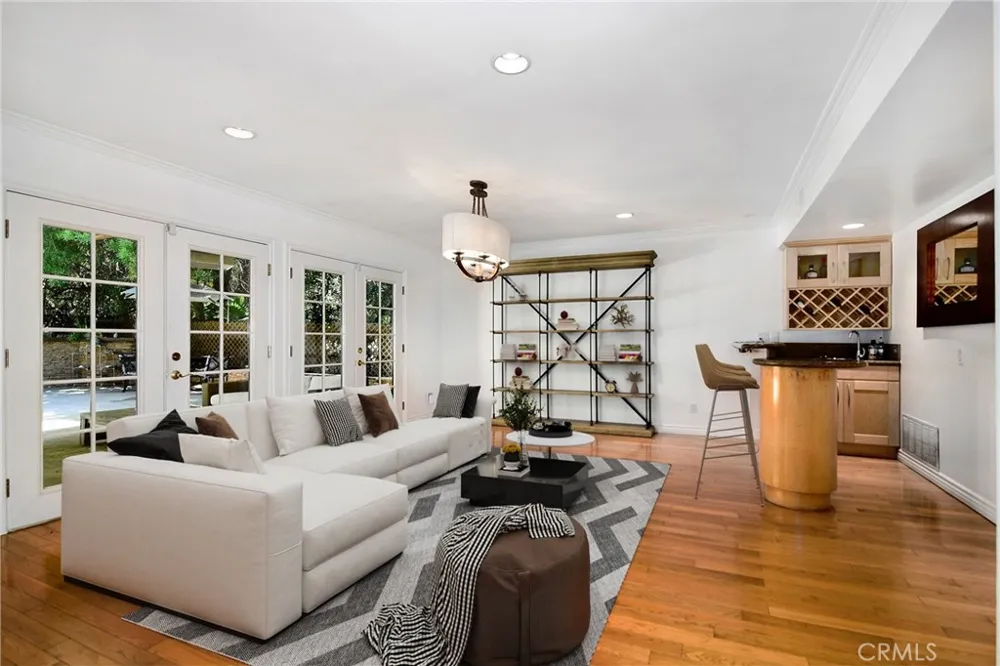 19611 Rosita Street Tarzana, CA 91356