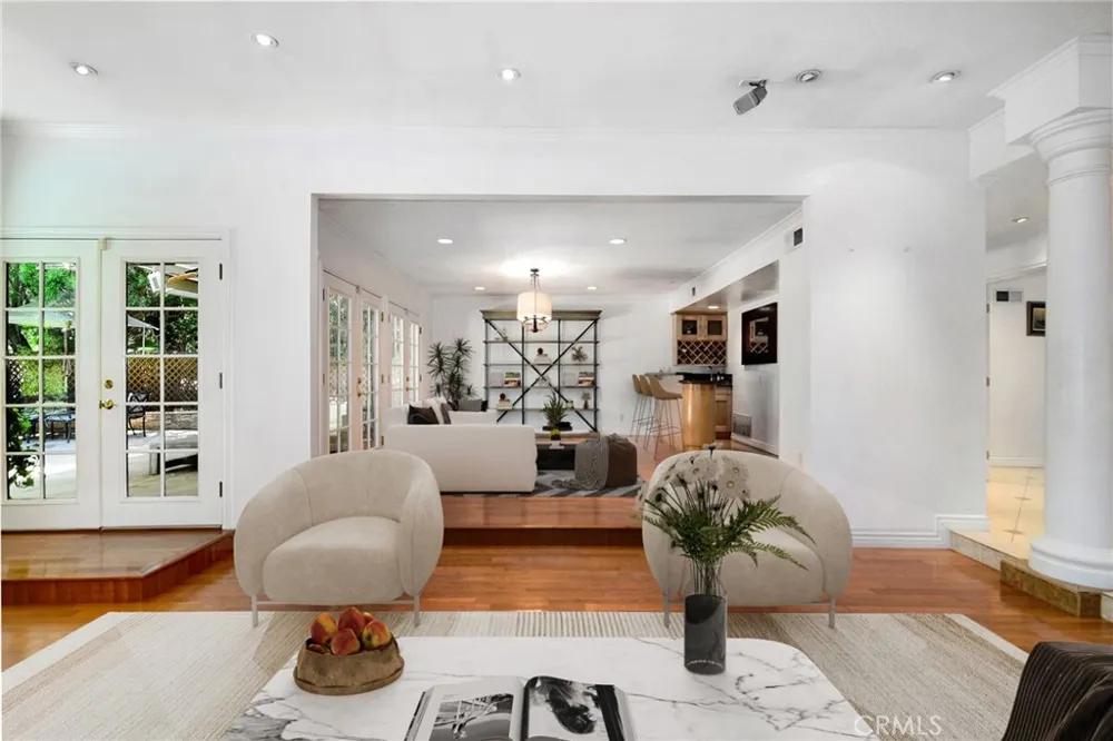 19611 Rosita Street Tarzana, CA 91356