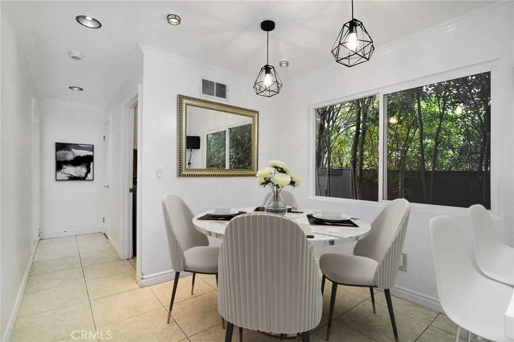 19611 Rosita Street Tarzana, CA 91356