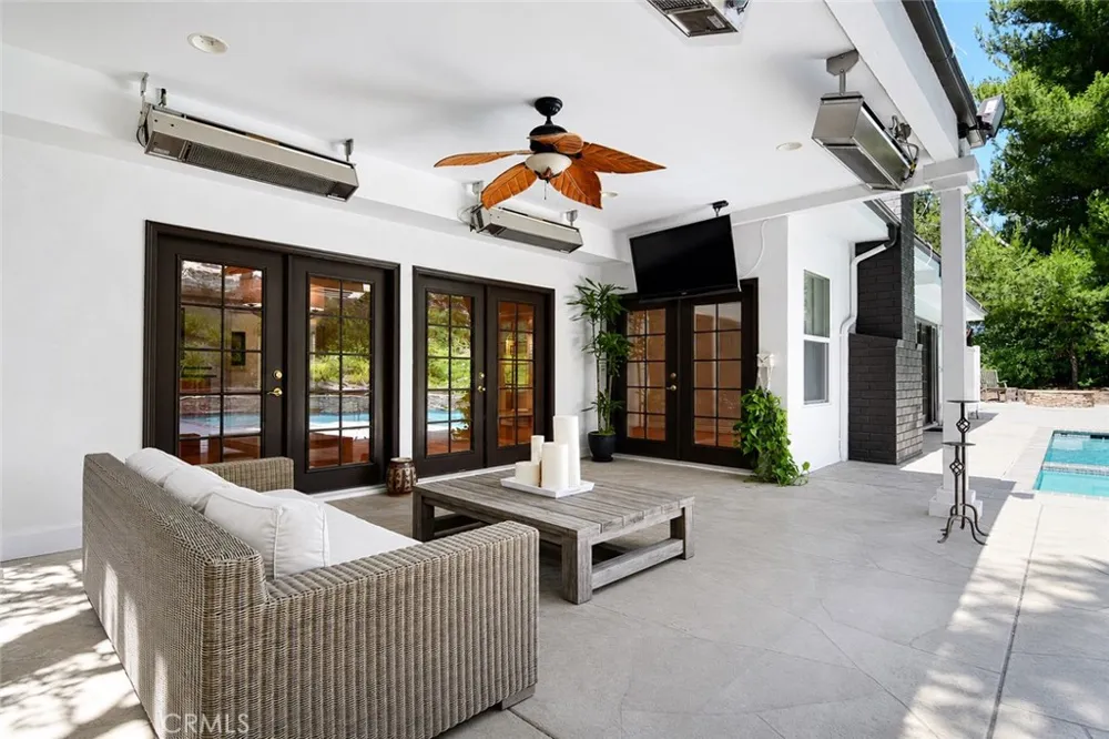 19611 Rosita Street Tarzana, CA 91356