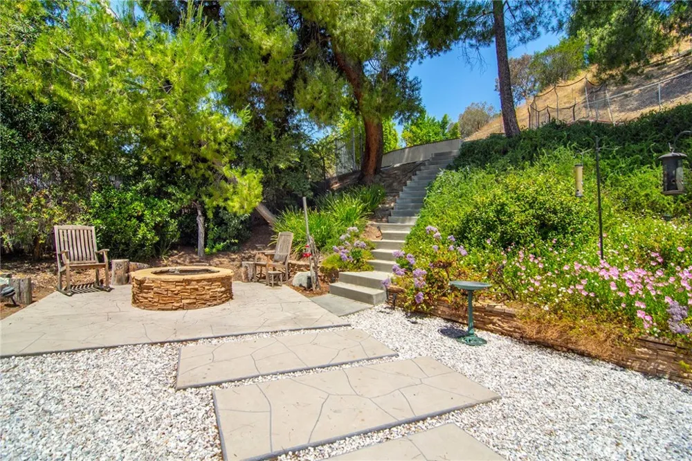 19611 Rosita Street Tarzana, CA 91356