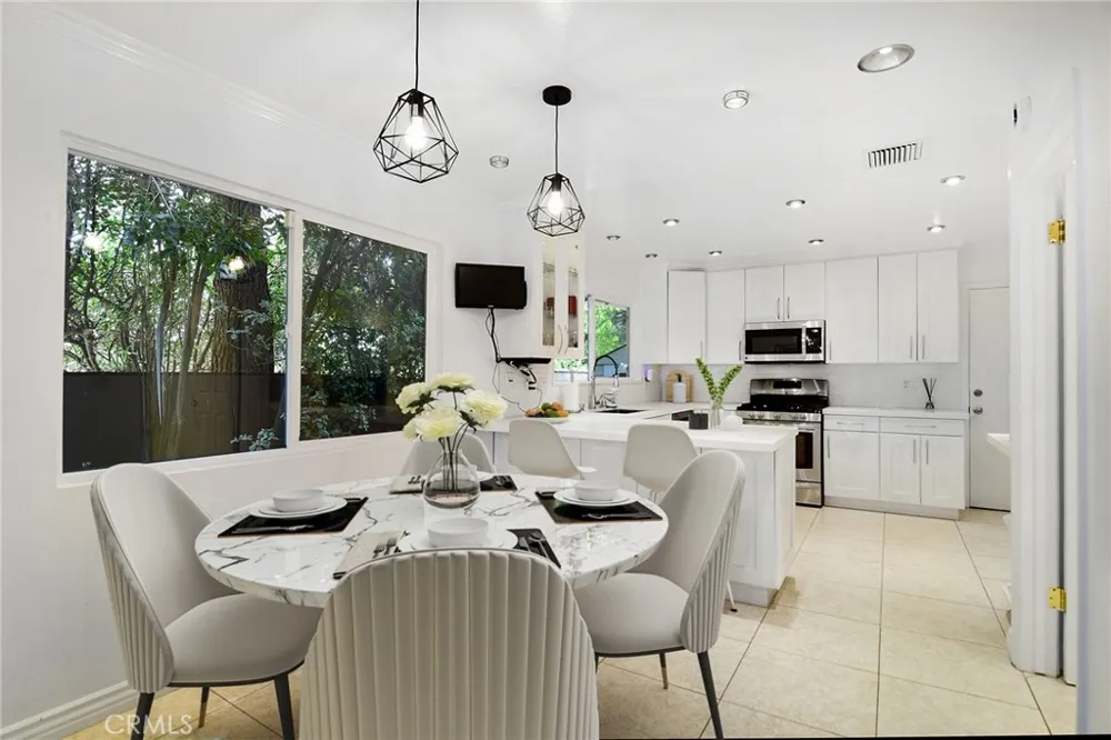 19611 Rosita Street Tarzana, CA 91356