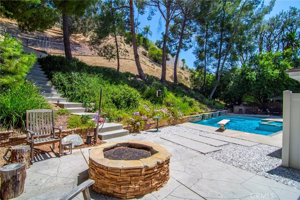19611 Rosita Street Tarzana, CA 91356