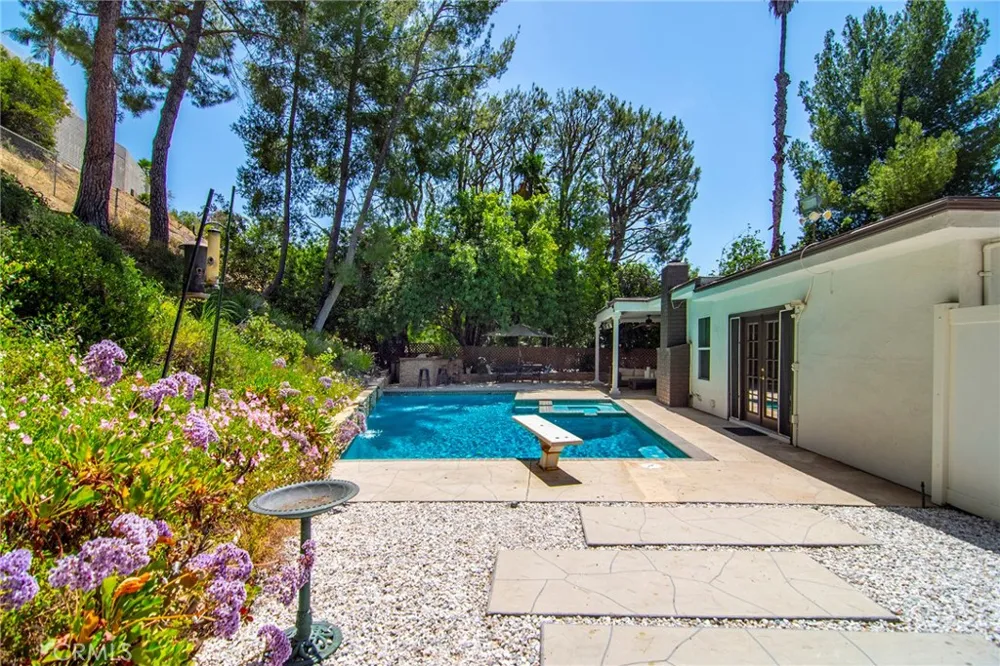 19611 Rosita Street Tarzana, CA 91356
