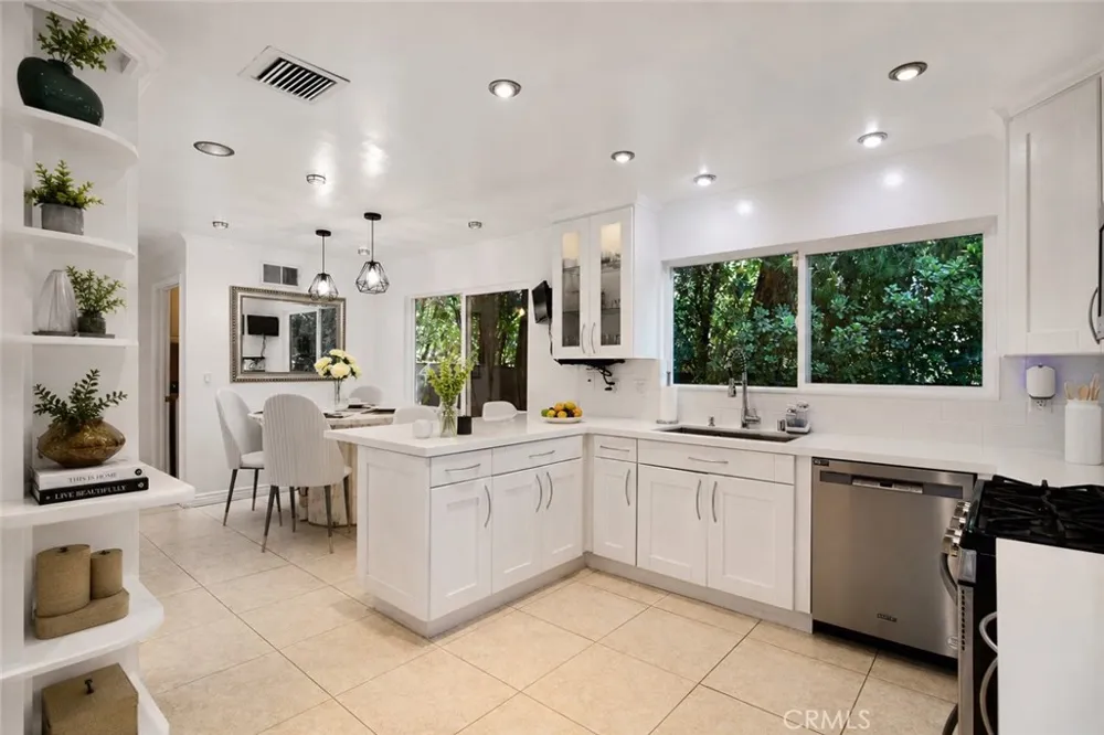 19611 Rosita Street Tarzana, CA 91356