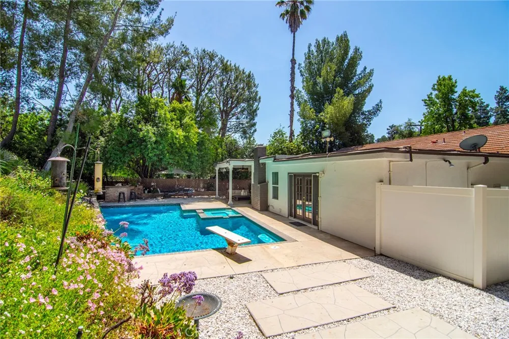 19611 Rosita Street Tarzana, CA 91356