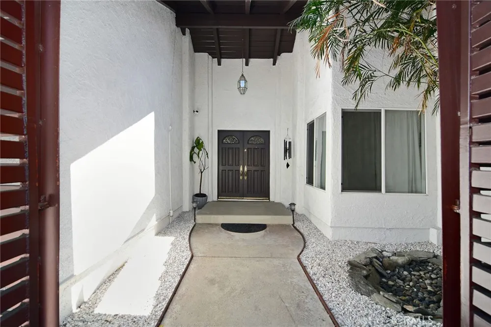 19611 Rosita Street Tarzana, CA 91356