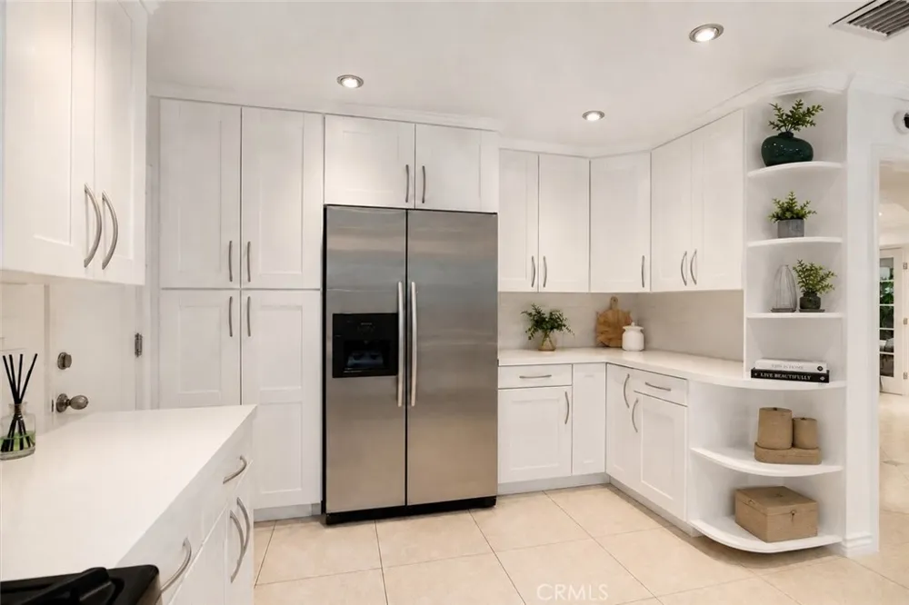 19611 Rosita Street Tarzana, CA 91356