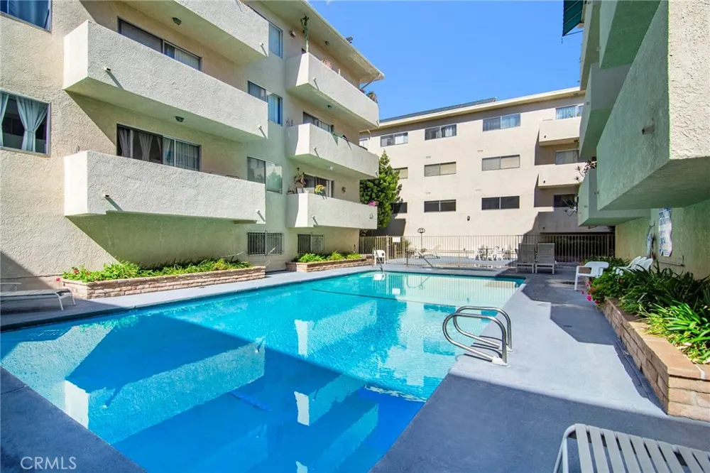 5400 Lindley Avenue #101 Encino, CA 91316