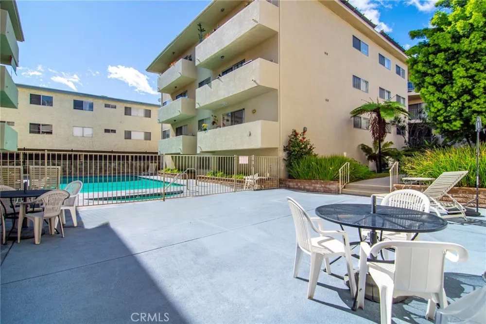 5400 Lindley Avenue #101 Encino, CA 91316