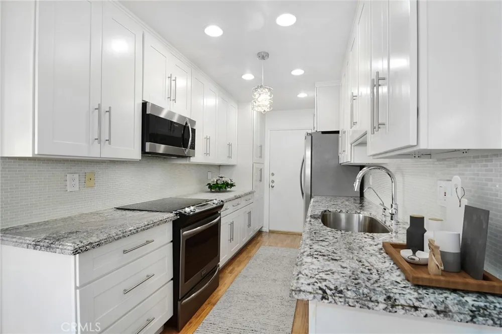 5400 Lindley Avenue #101 Encino, CA 91316