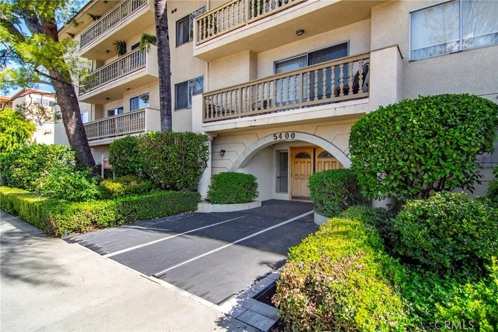 5400 Lindley Avenue #101 Encino, CA 91316
