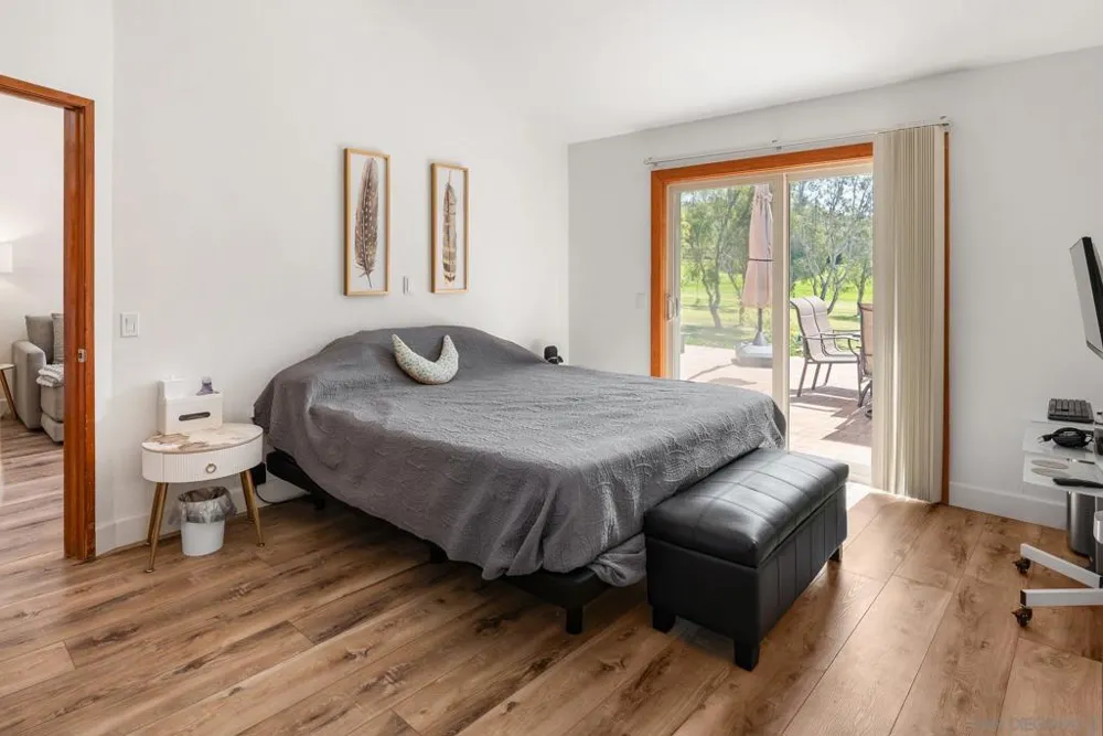 8647 Circle R Valley Escondido, CA 92026