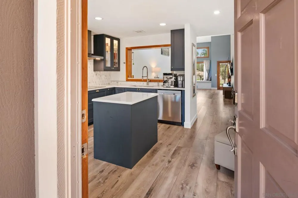 8647 Circle R Valley Escondido, CA 92026