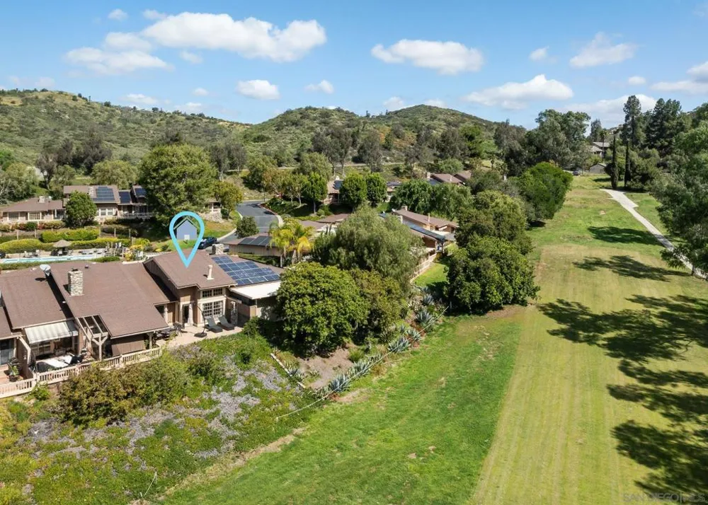 8647 Circle R Valley Escondido, CA 92026