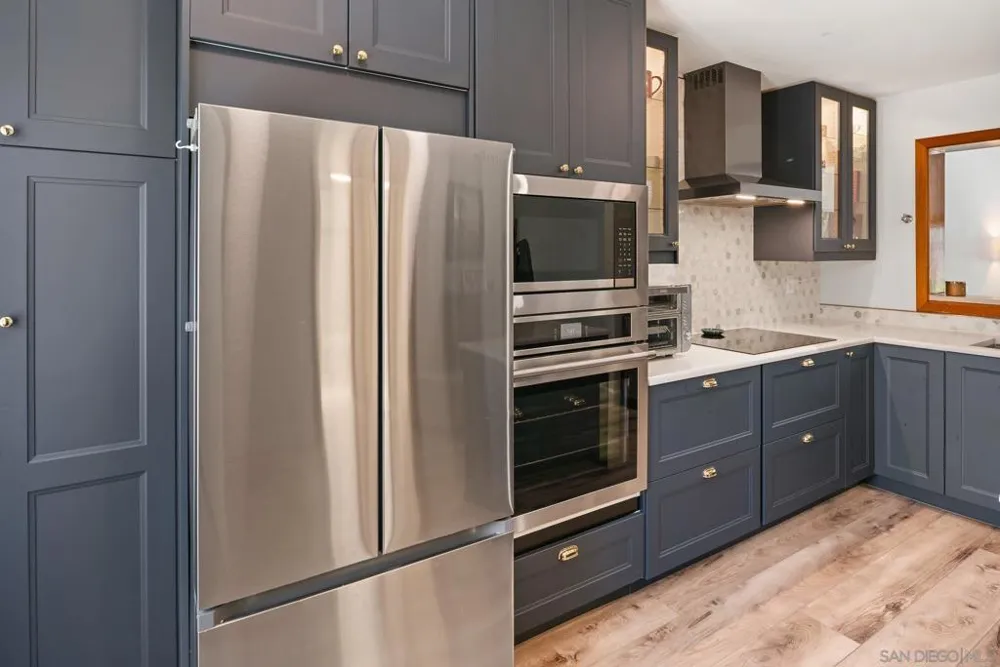 8647 Circle R Valley Escondido, CA 92026
