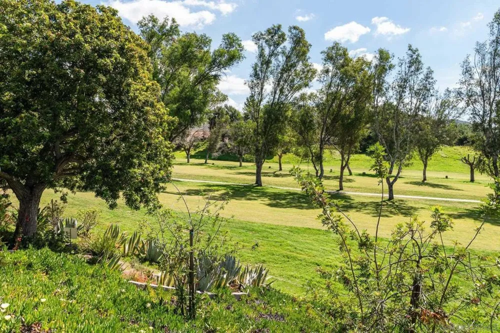 8647 Circle R Valley Escondido, CA 92026
