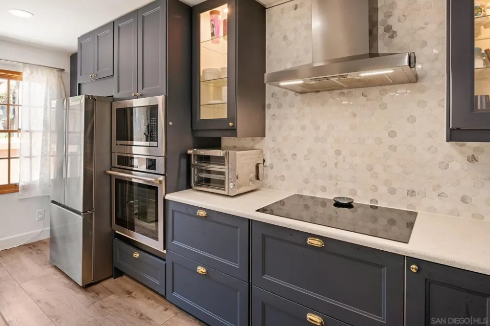 8647 Circle R Valley Escondido, CA 92026