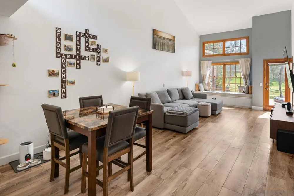 8647 Circle R Valley Escondido, CA 92026