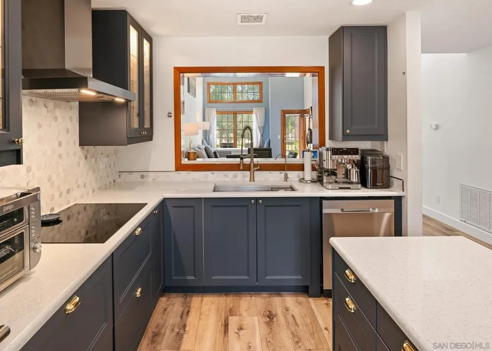 8647 Circle R Valley Escondido, CA 92026
