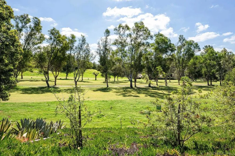 8647 Circle R Valley Escondido, CA 92026